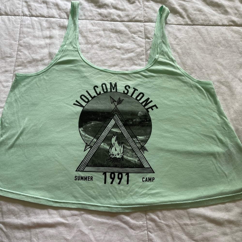 💥Volcom Crop Tank NWOT 🐚